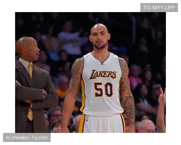 传言:加拿大人队总经理就休赛期引进明星中锋接触多方