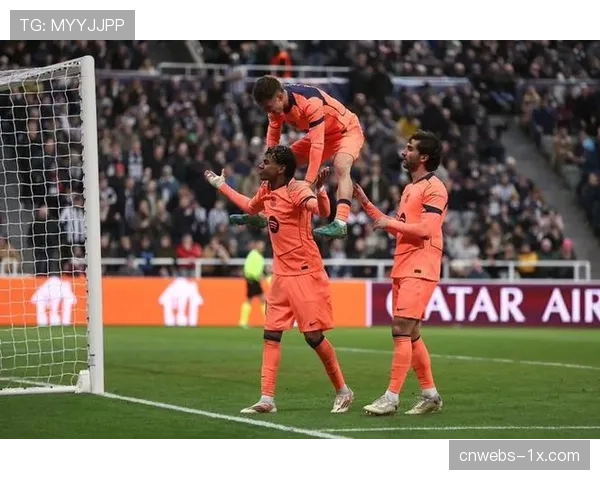 欧冠出局后，巴萨全队进行封闭训练以备战周末联赛